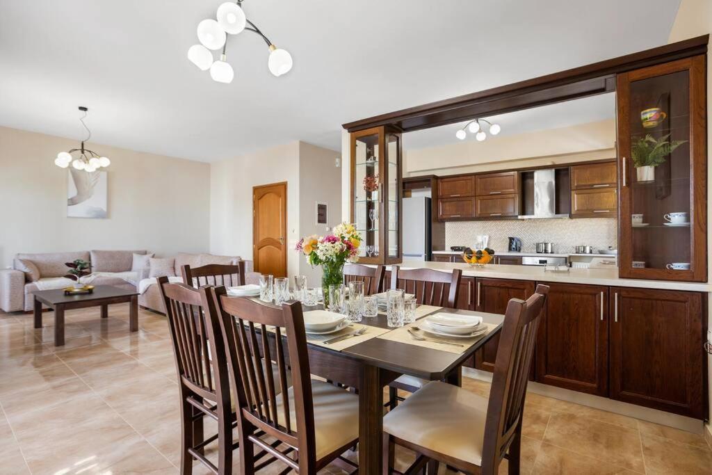 Apartament Patelakis Near The